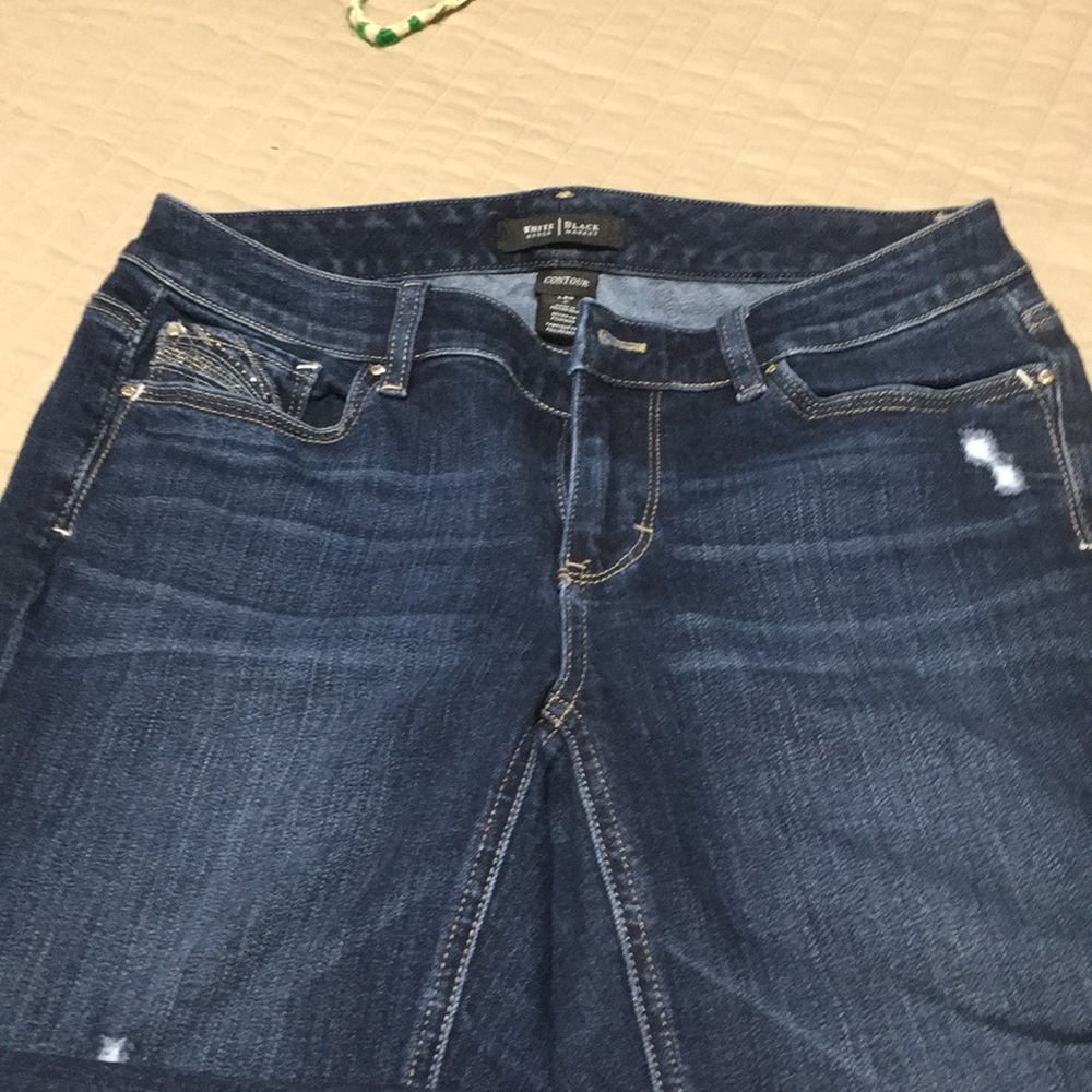 White House Black Market size 6 Crop Leg
